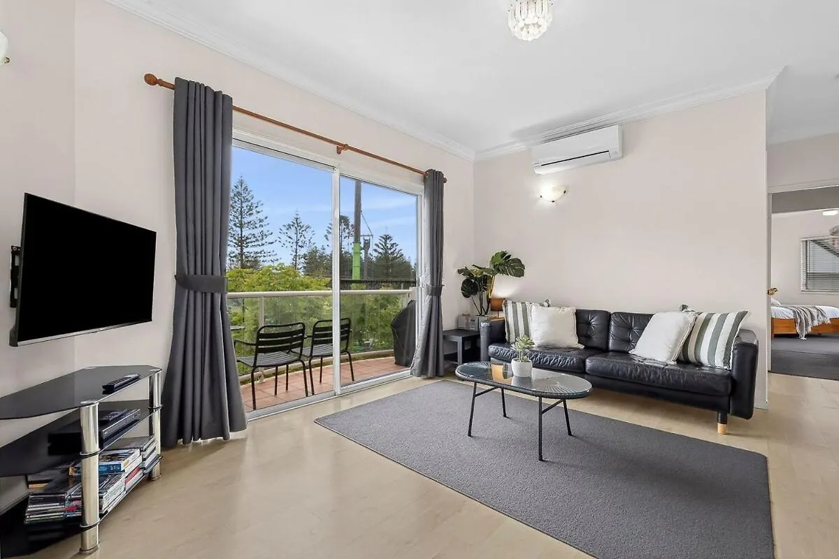 Stylish Coastal Retreat In The Heart Of Broadbeach Gold Coast